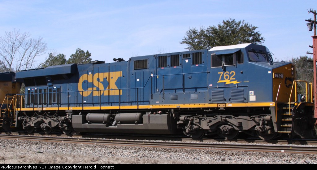 CSX 762 trails 803 on train Q463